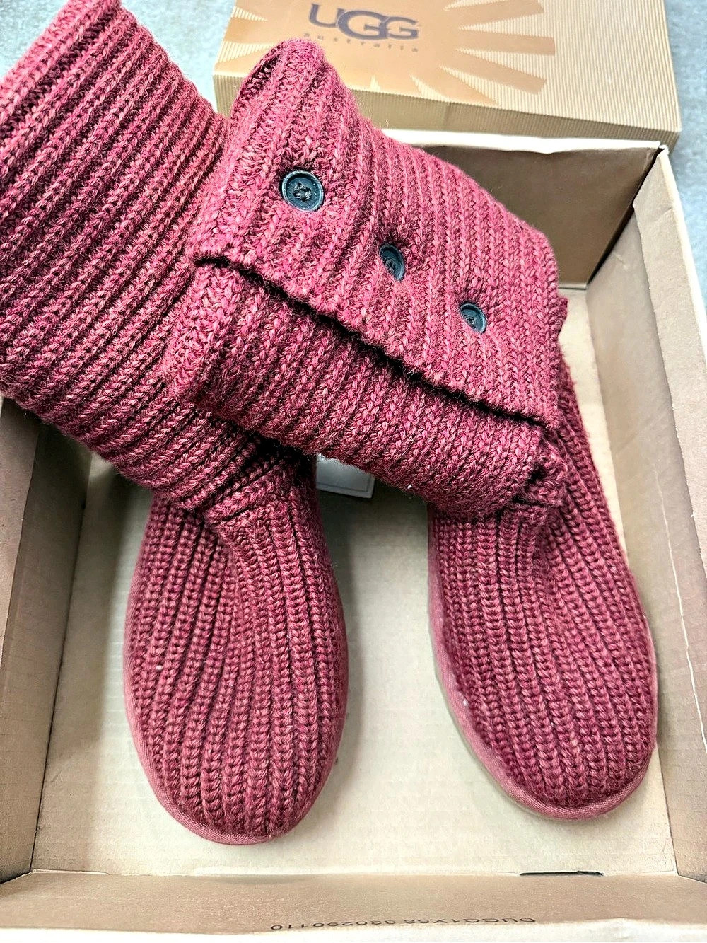 UGG Classic Cardy Boots in maroon US 7
